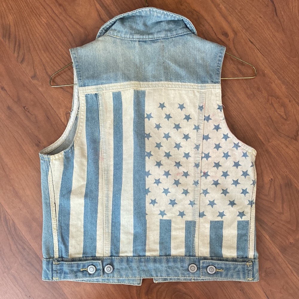 Jean Vest